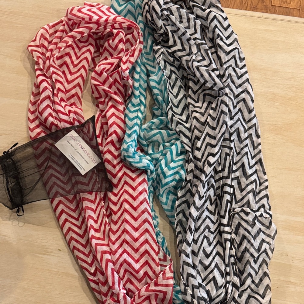 Chevron Patterned Scarves Set